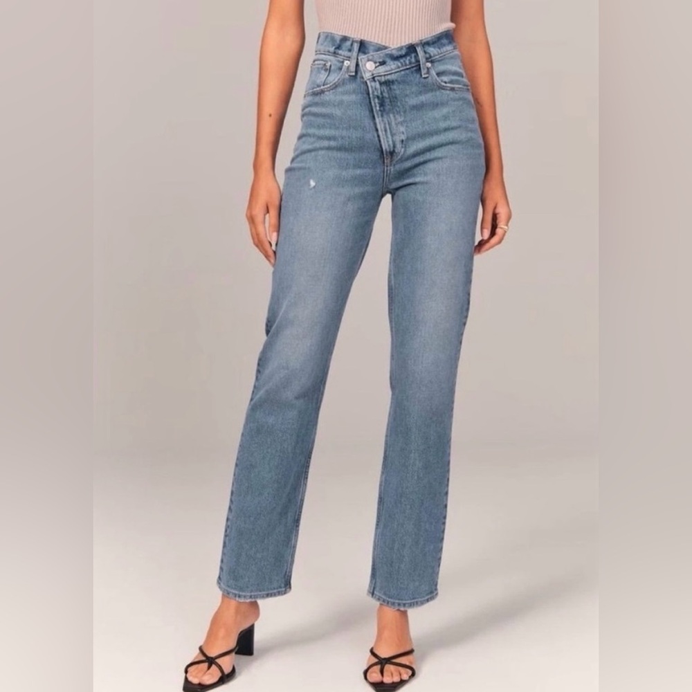 Abercrombie & Fitch Women's 90’s Straight Leg Blue Jeans